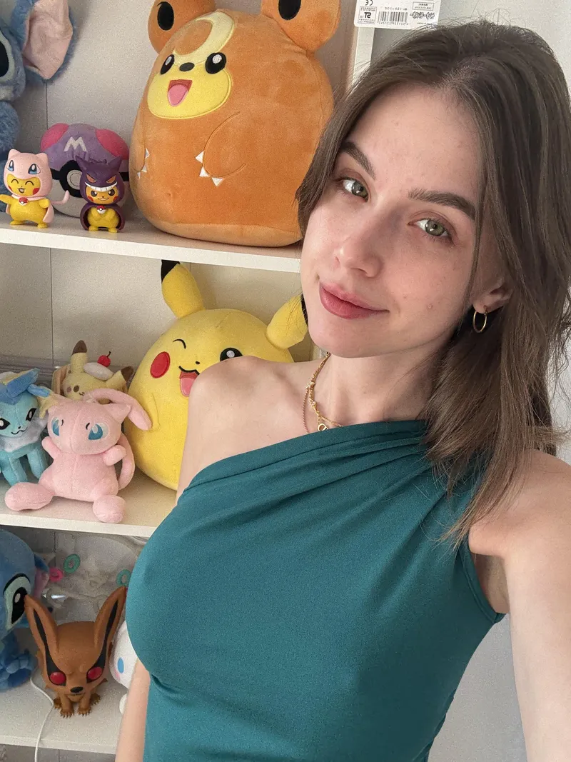 Thumbnail Embracing Braless Freedom: Justacutienere's Revealing Story