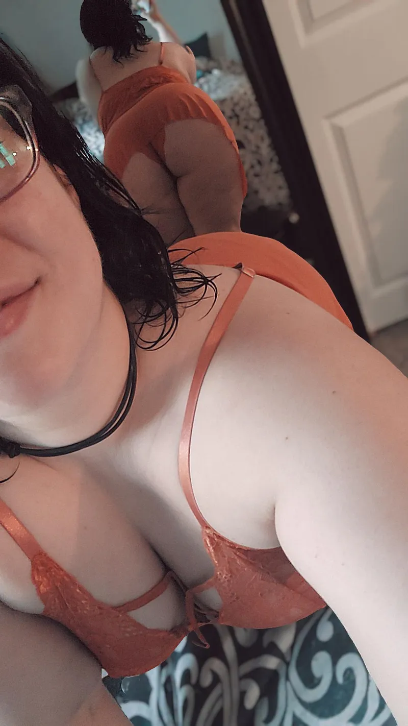 Thumbnail 'Happy Fine Ass Friday' - Indulge in Littlemiss8910's BBW Content
