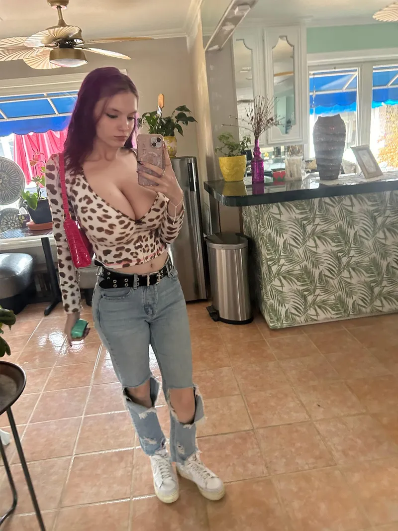 Thumbnail Unveiling the 'Hot and Classy' Aesthetics by Br3wedC0ffee
