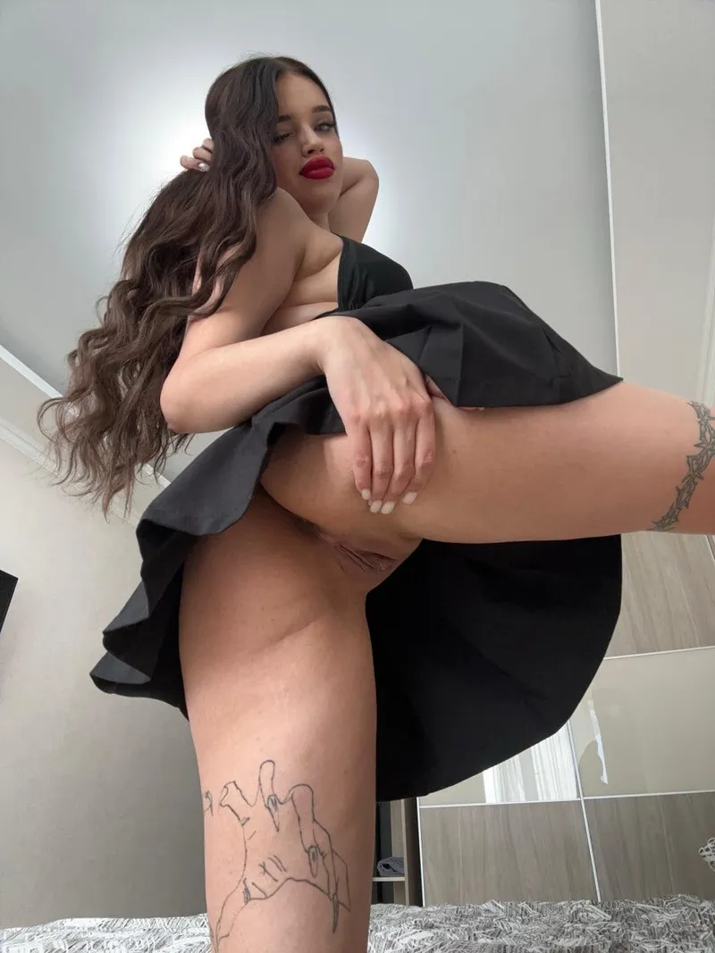 Thumbnail CrimsonQueen_X's Provocative Take: Hot Brunettes and Panty-Free