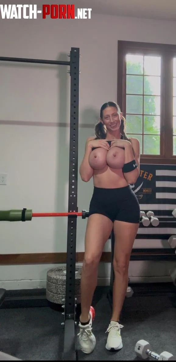 Former D1 college basketball player by SkyeHotwife