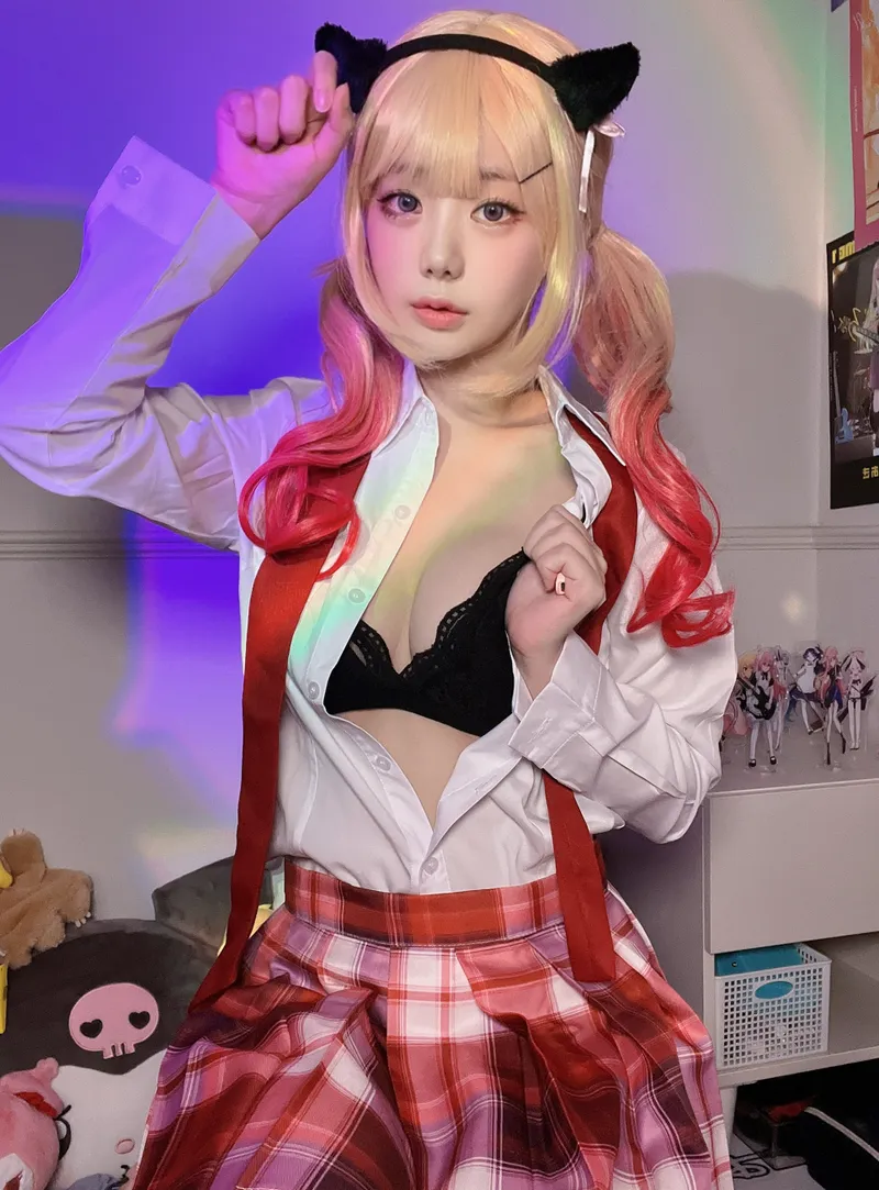 Thumbnail Marin Kitagawa's Dress Up Darling by Yuna | cosplaygirls