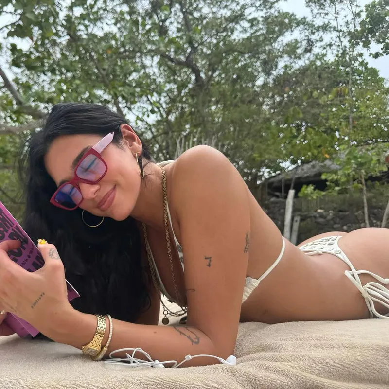 Thumbnail Explore the Allure of Dua Lipa in CelebrityButts | Author: KG101411