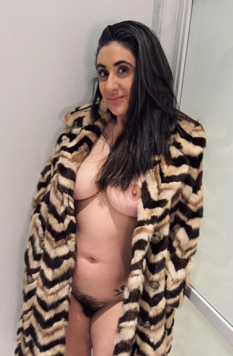 Thumbnail Luxurious Vintage Mink: A Unique Find by FullBushHotwife