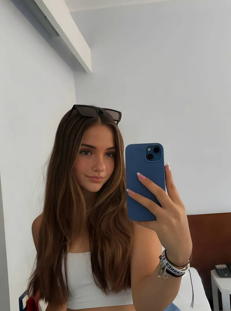 Thumbnail Feeling Sexy and Confident in a Croptop: Embrace the Style | Raw_Crab7529