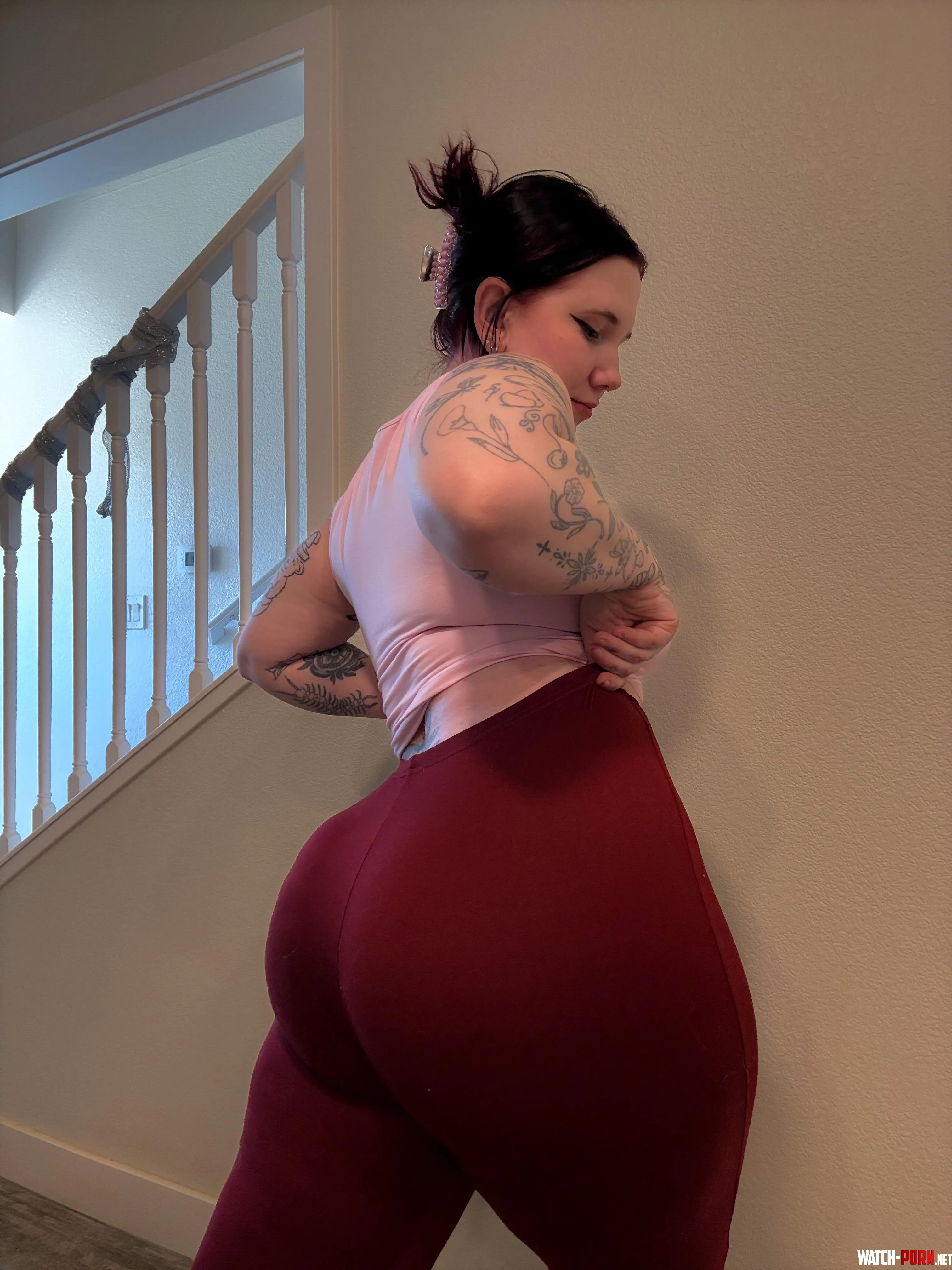 my biggest fear is my leggings splitting down the middle during squats by imrussiannotmad
