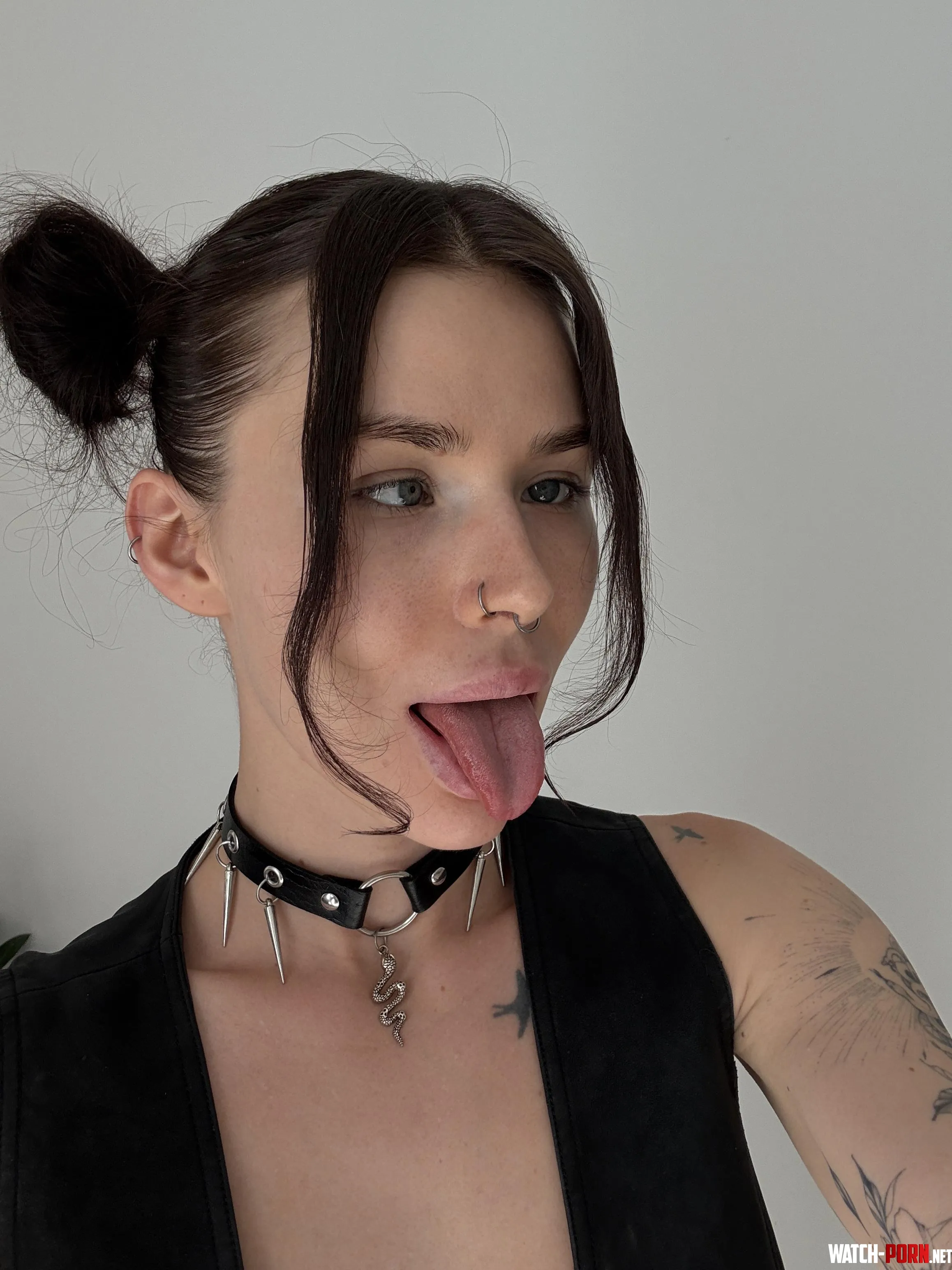 Does my face look stupid or sexy? by sunny_siren