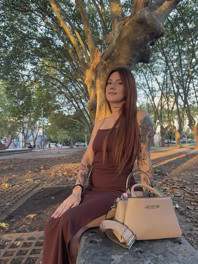 Thumbnail Pure Elegance: Captivating Classics in the Park