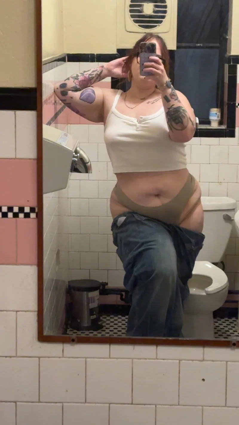 Thumbnail Discovering Dive Bar Moments with ddoublecakedupp | BBW