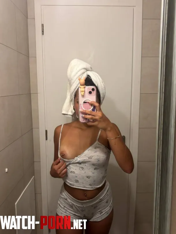 opss vad tycker du om mina små nipples?😈 by Veras53