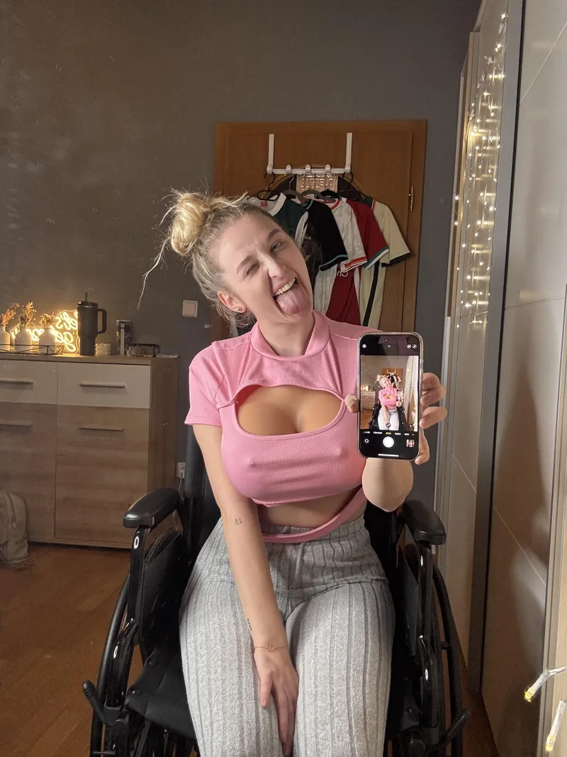 Thumbnail Beauty & Charm: Explore SilkyPulse's Big Boobs in SexyButNotPorn