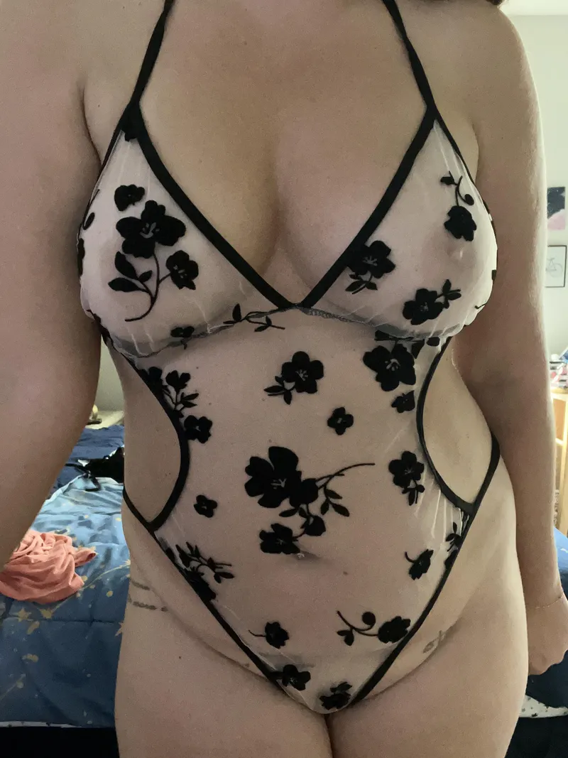Thumbnail Curious Glimpse: RonnieStarr's Provocative Invitation | fetish