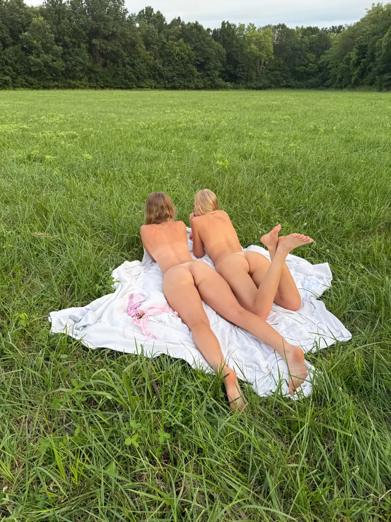 Thumbnail Let's Have a Picnic by p3aches_n_cream | PetiteGoneWild