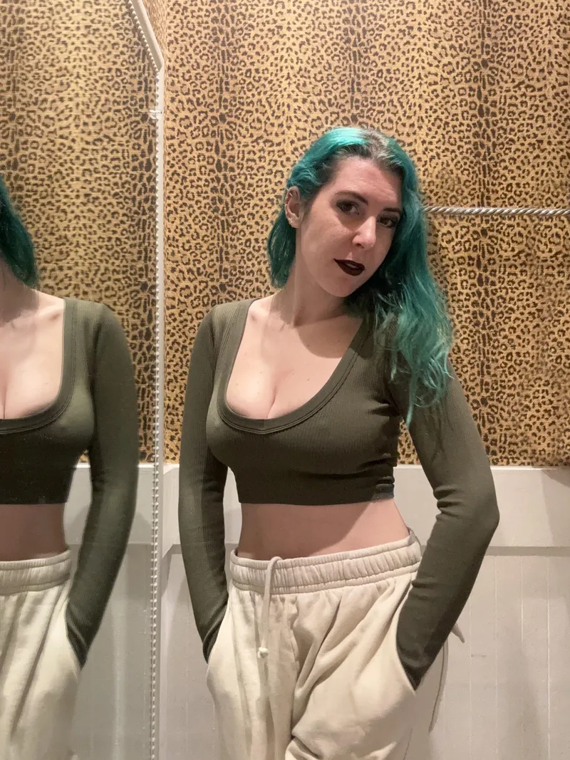 Thumbnail Hot in My Crop Top - Croptopgirls
