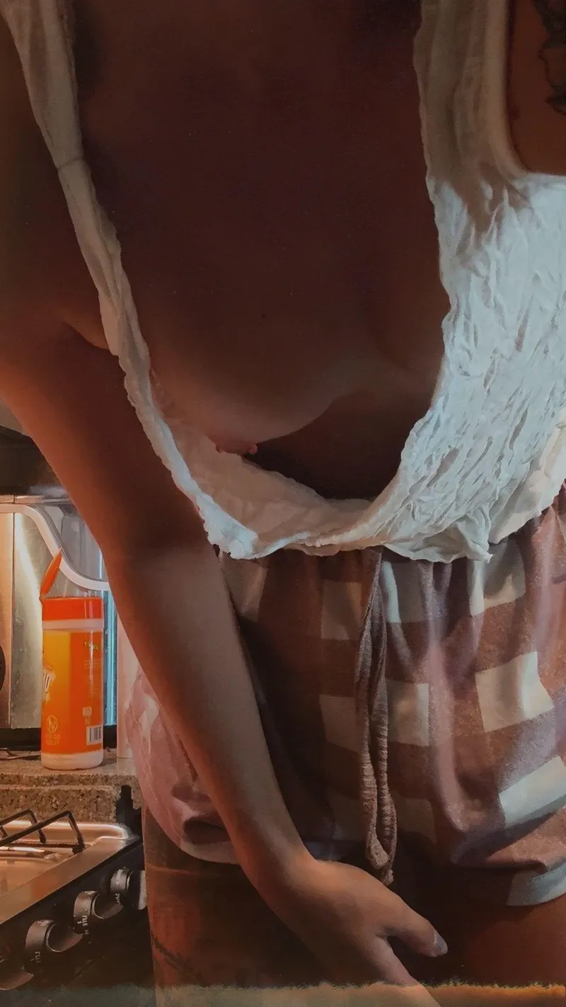 Thumbnail Morning Temptation: Breakfast is Served Downblouse