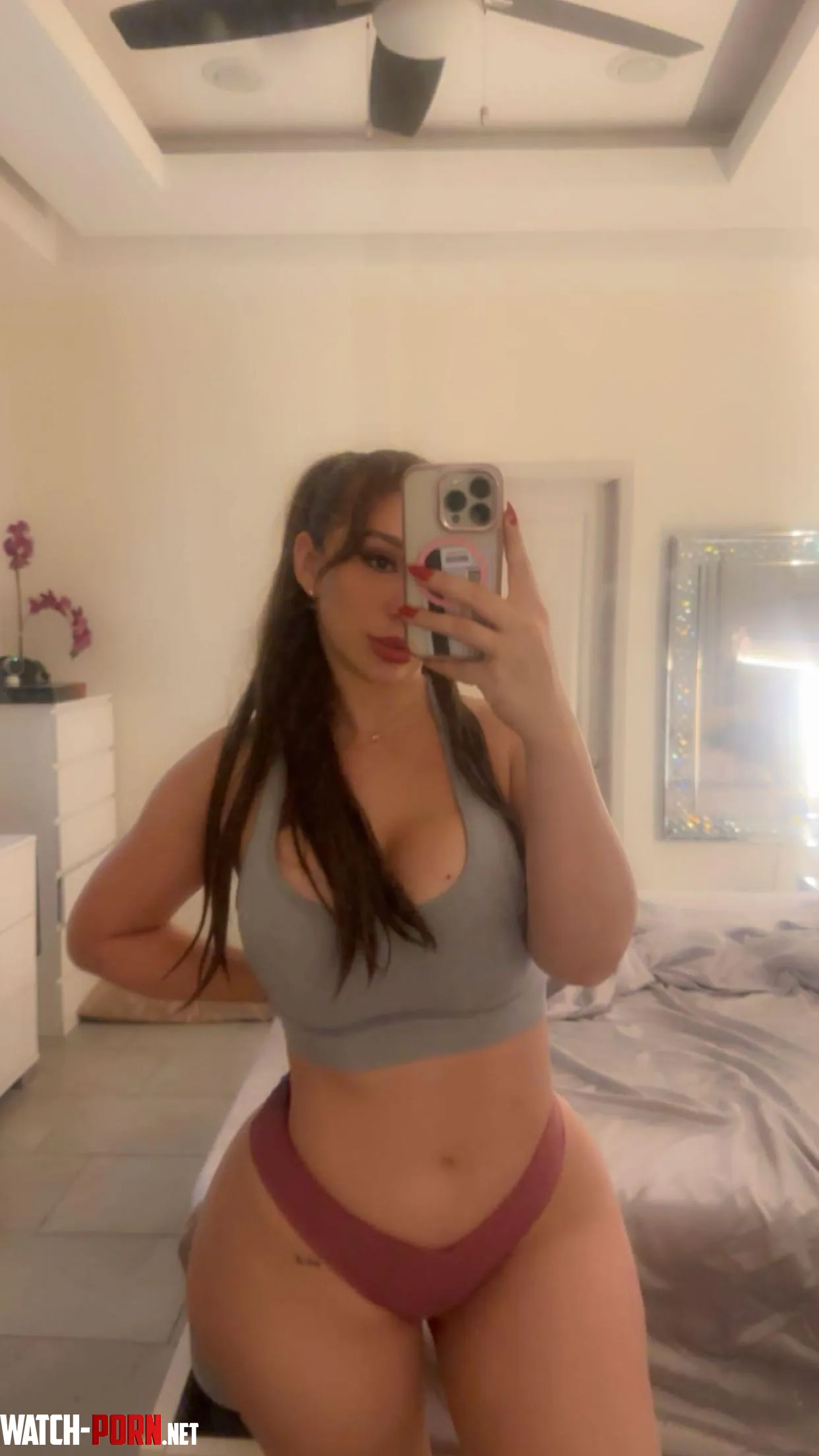 Oh look a wild thickiana in the mirror by YaraYields