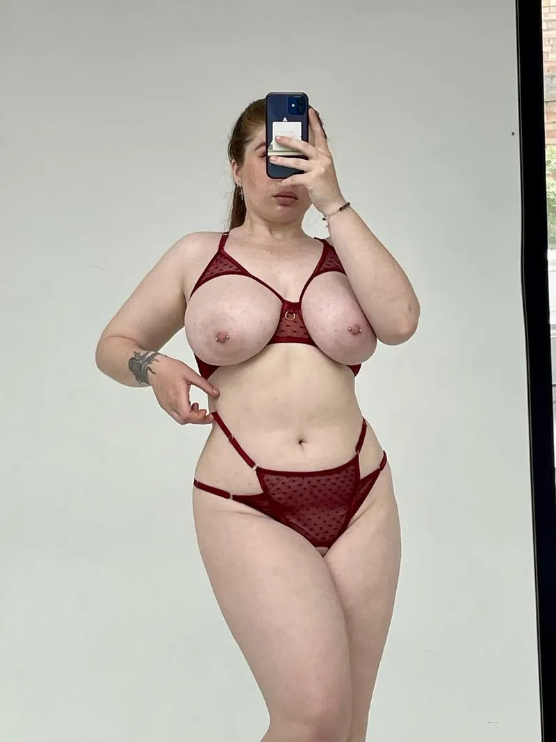 Thumbnail Unapologetically Curvy: My Journey to Embracing My Body by MaximumKiss