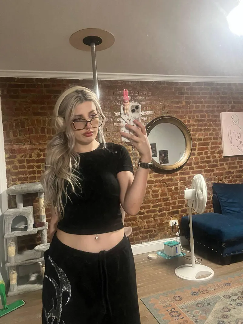 Thumbnail Feeling Cute in My Croptop - Croptopgirls