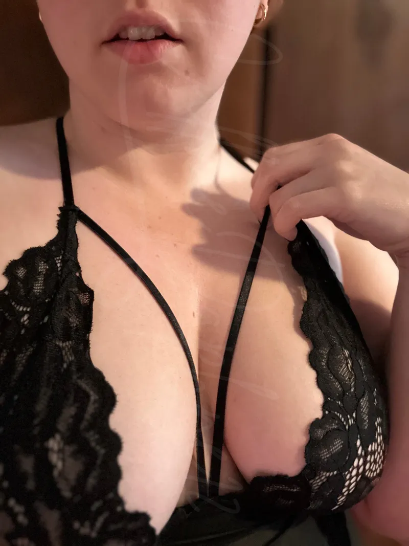 Thumbnail callmedaphne12 Questions: The Purpose of Straps | mycleavage