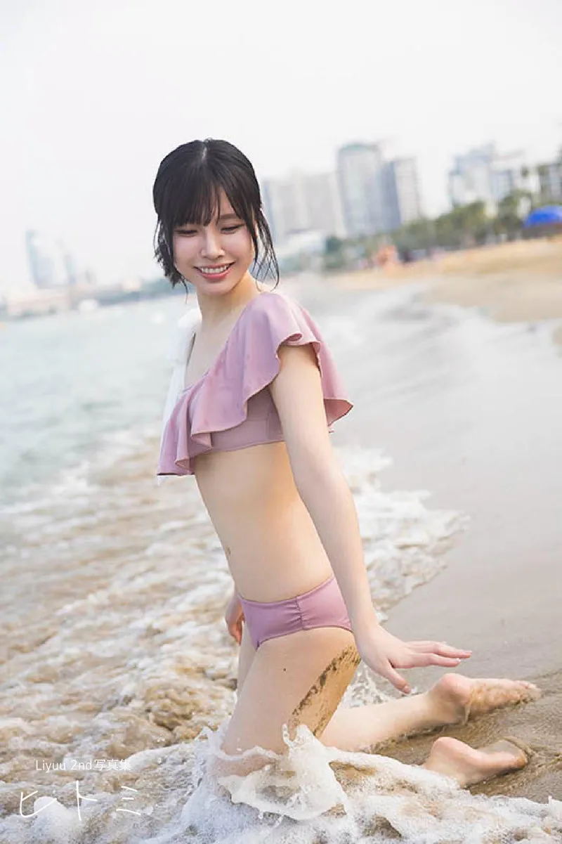 Thumbnail Spotlight on liyuu: A Gravure Sensation