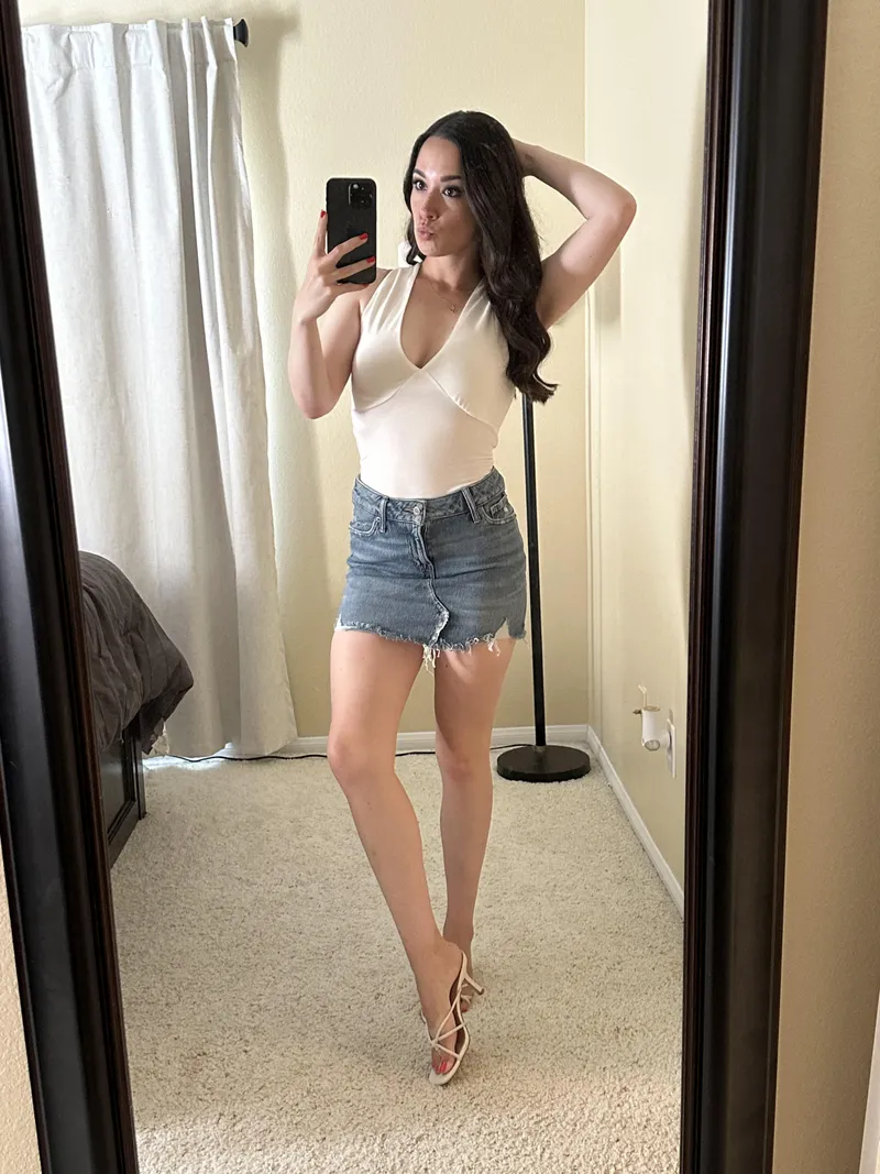 Thumbnail The Allure of Well-Defined Legs | EdenBetter1