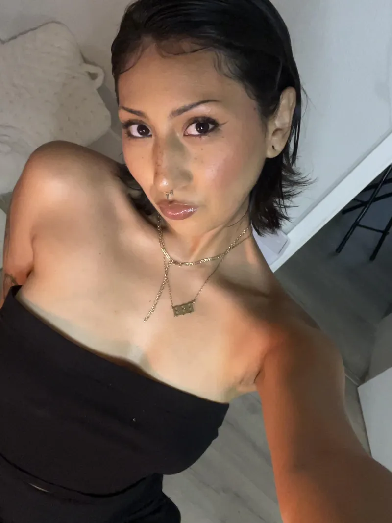 Thumbnail Unveiling the Allure of @llilagreyzone by llilagreyzone in InstagramHotties