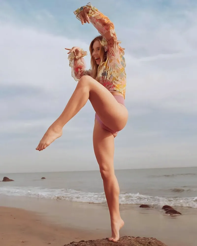 Thumbnail MysteriousWriter7 Unveils Sydney Sweeney's Temptation