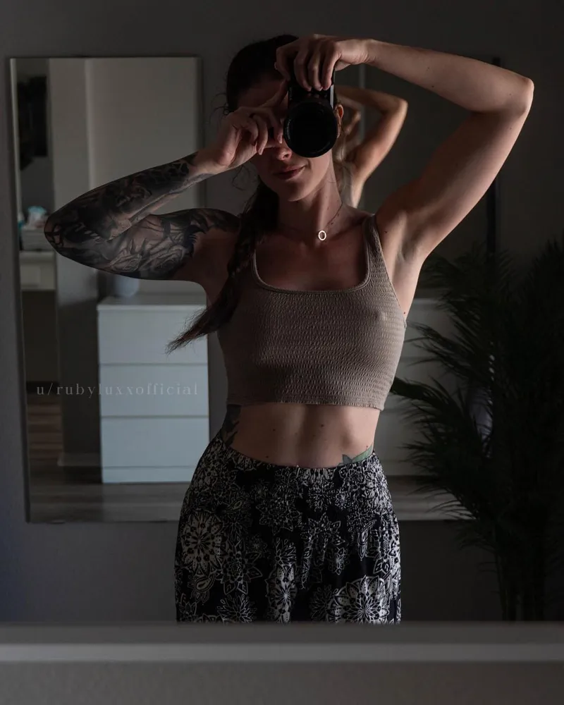 Thumbnail Embracing the Croptop Lifestyle: Insights from RubyLuxxOfficial