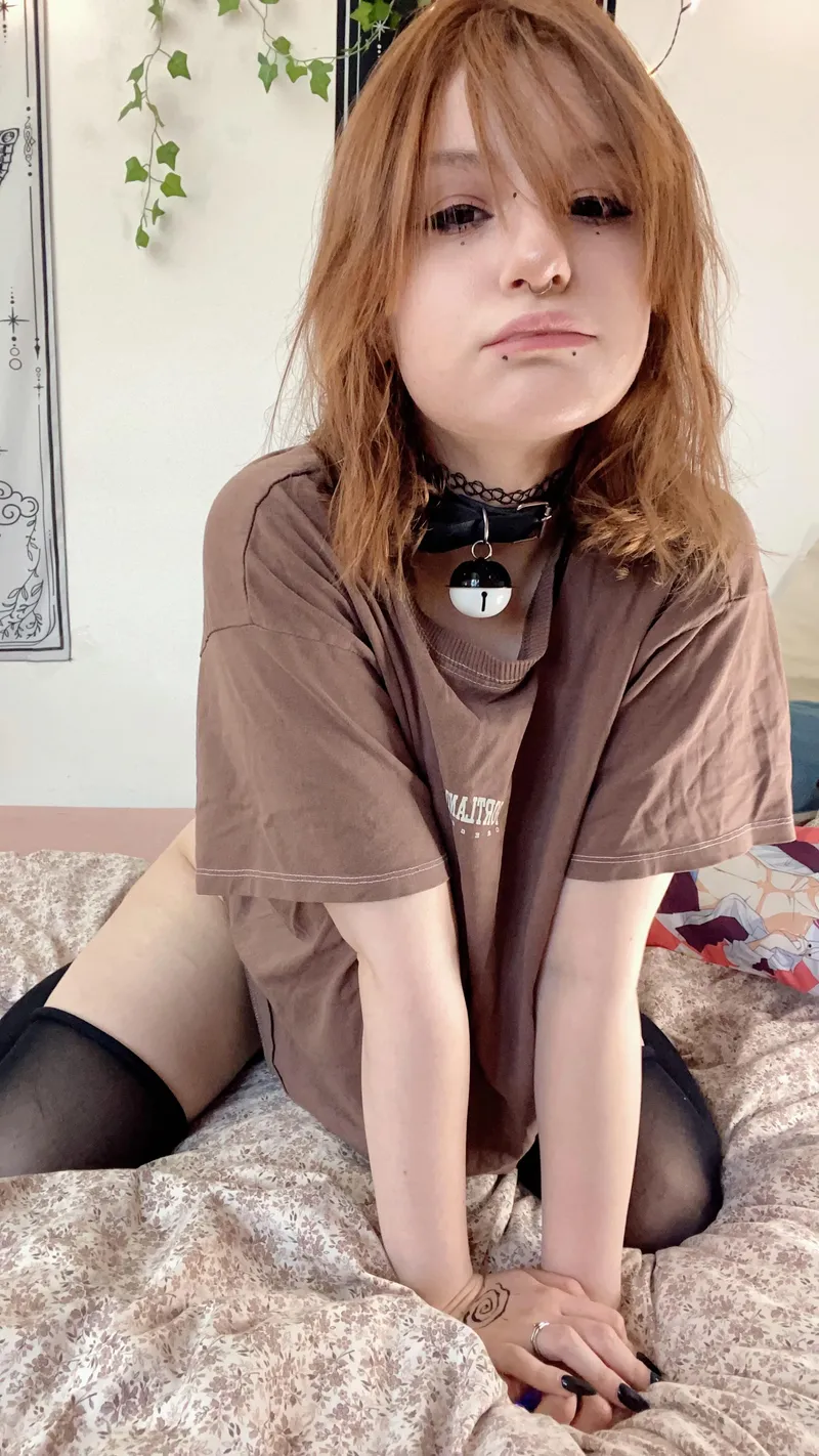Thumbnail Fiery Redheads in Collared Delight: A Passionate Exploration - miatakescare