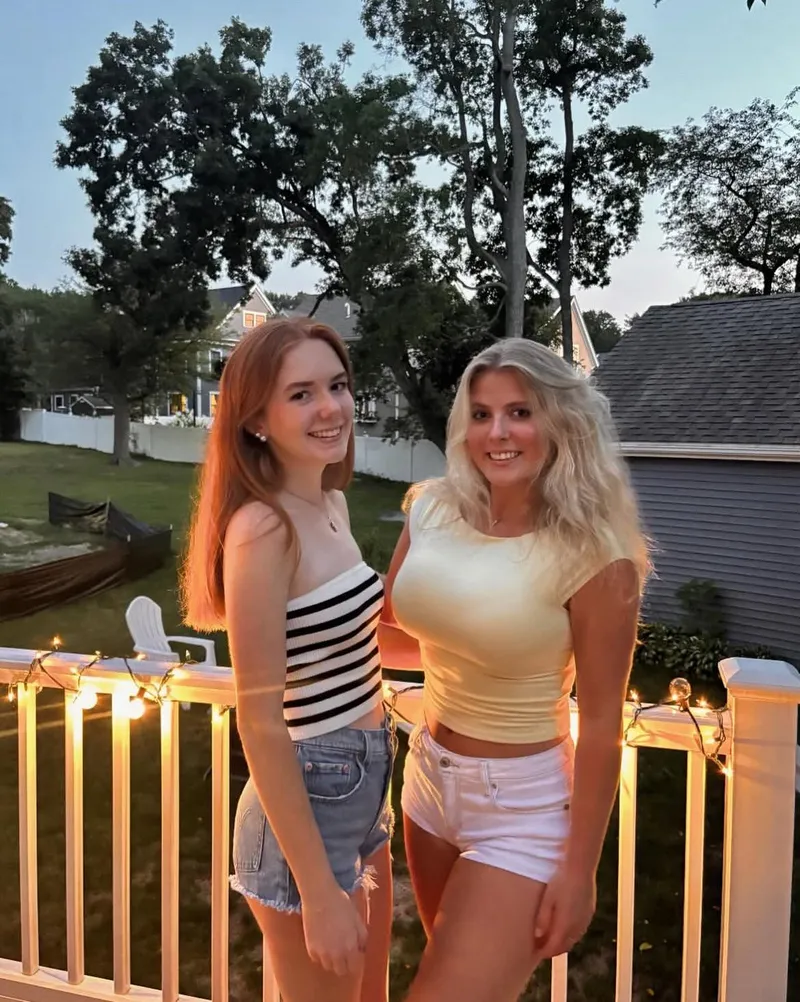 Thumbnail Envious Curves: Envy 2b2h by AdOutside7143 in 2busty2hide