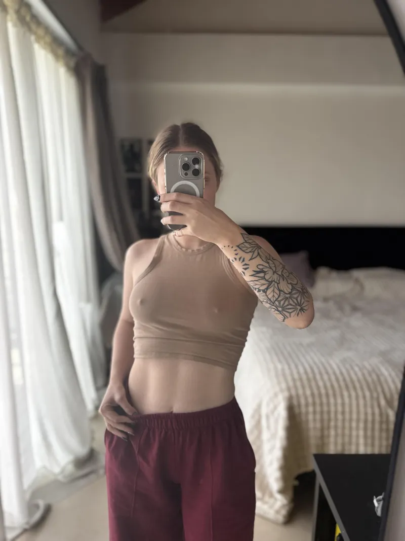 Thumbnail Missalislandale Sundays: Embracing Braless and Pokies