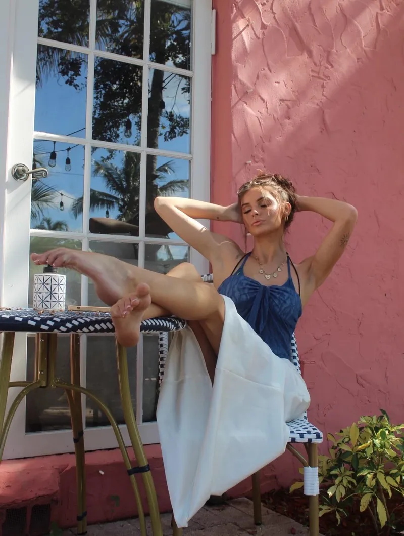 Thumbnail Irresistible Long Soft Legs: Dive into soleobsesssion's World | Legs Category