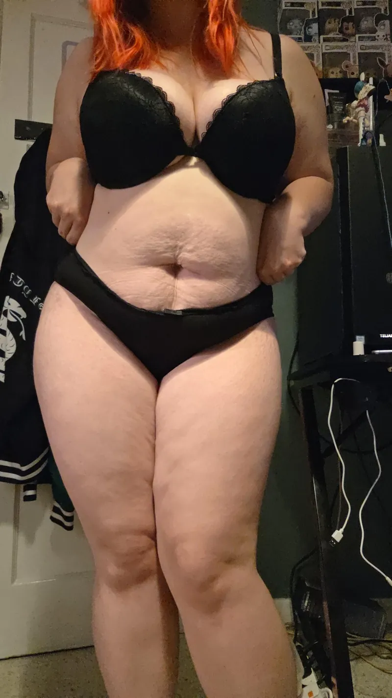 Thumbnail KimmyL0la: Facing Unattractiveness & Finding Comfort in Chubby