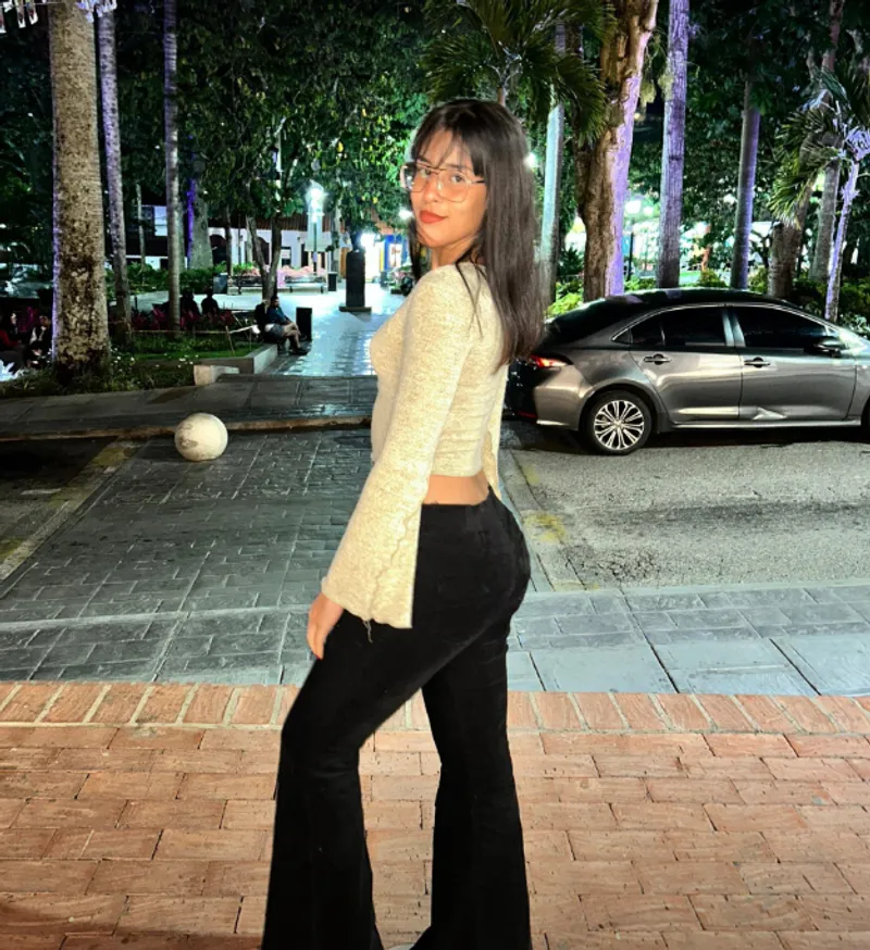 Thumbnail Low-Dealer-9487: Perfect Sensuality in a Classy Presentation