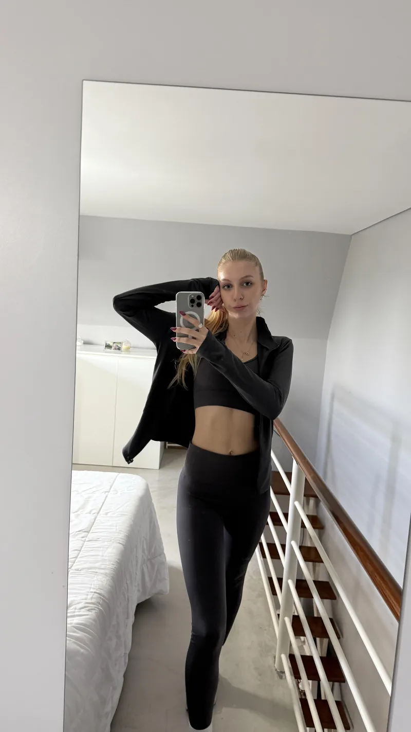 Thumbnail NovaPaintss Demonstrates a Relaxing Stretch | hotgirlsinyogapants