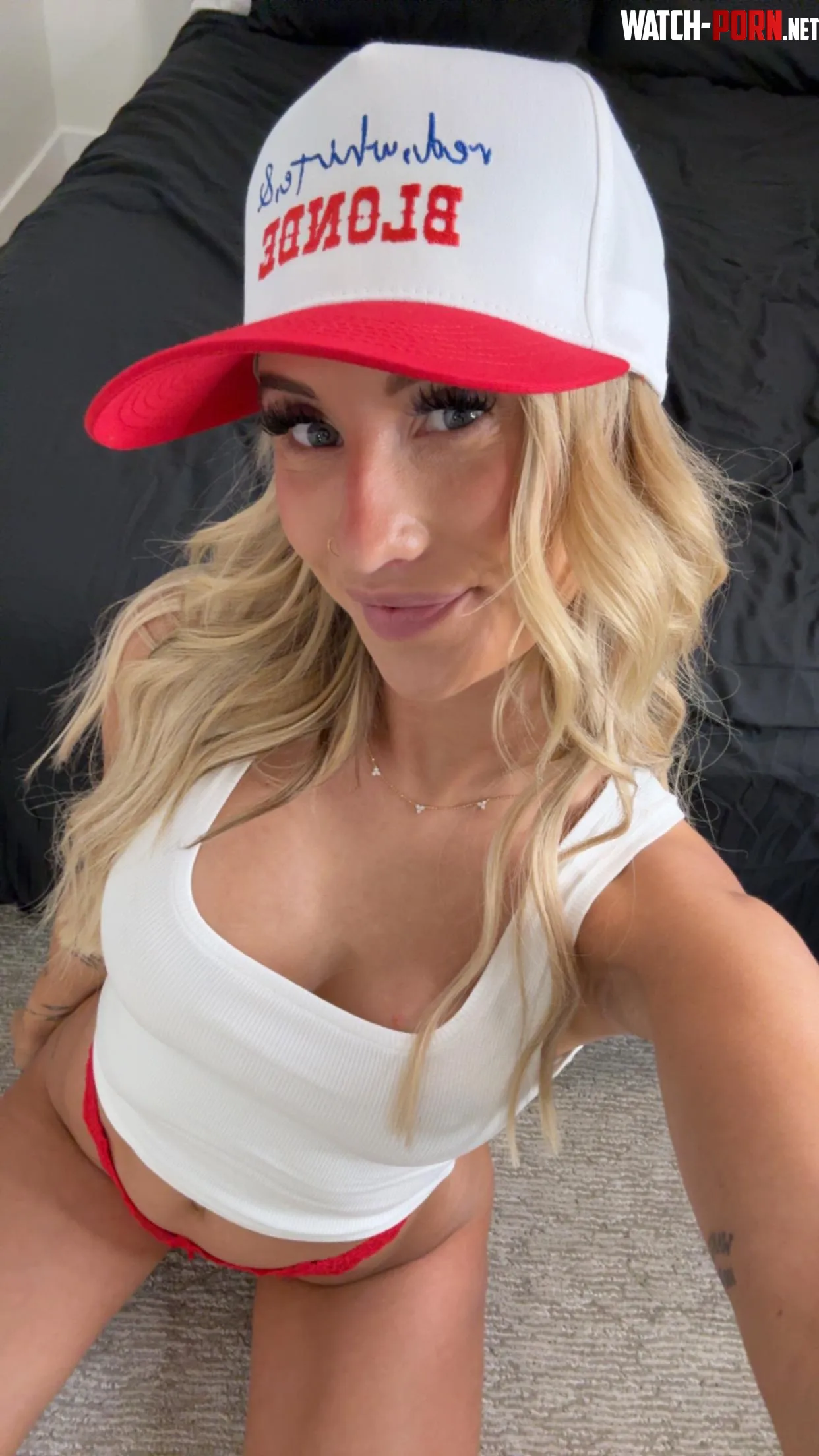 This blonde likes to get off multiple times a day by aria_adams