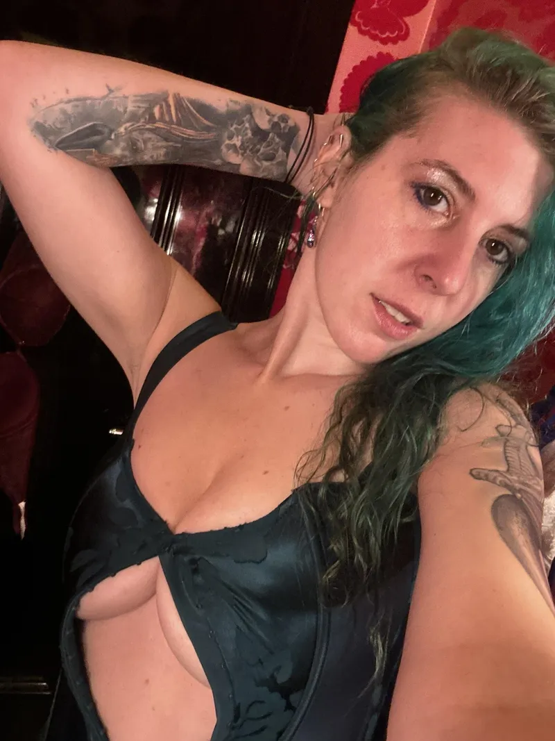 Thumbnail Button Working Overtime - Exploring Seduction with sirenskiss3
