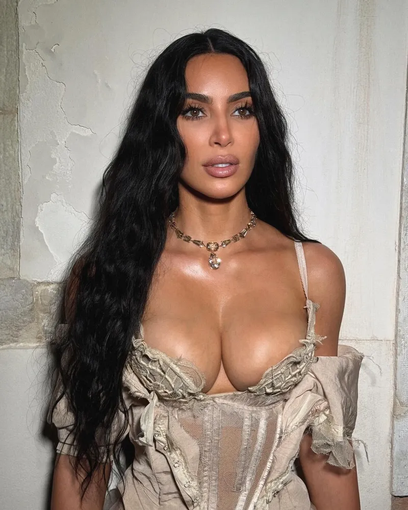 Thumbnail Unveiling Top Cleavage by Ooperatur | HipHopGoneWild