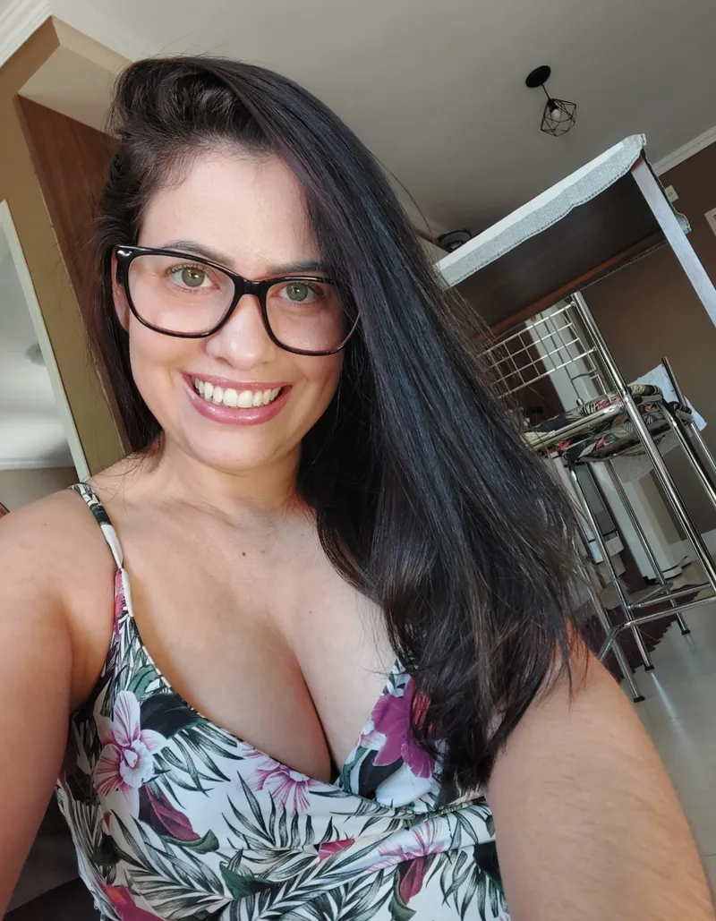 Thumbnail Spreading Happiness in Every Day by Isiscristine | GirlswithGlasses