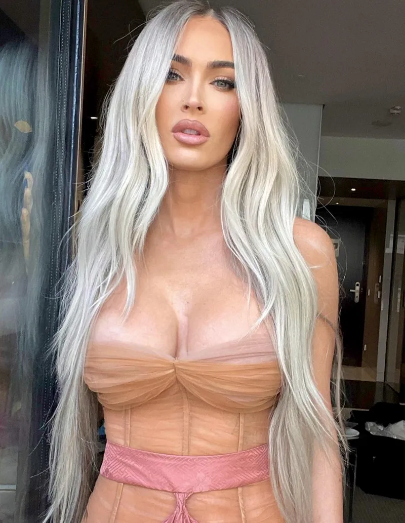 Thumbnail Megan Fox: Behind the Scenes with BabesWorldUK on CelebsGW