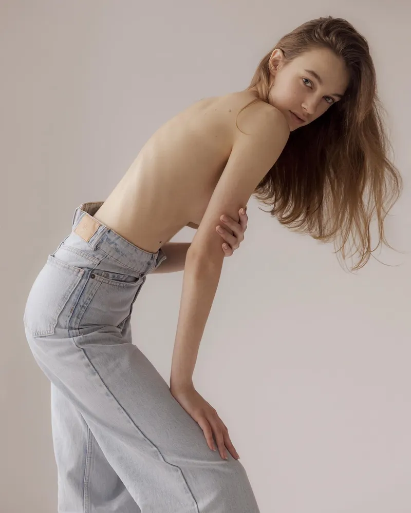 Thumbnail Vlada Anosova: A Stunning Model by PocketsOfFomenting