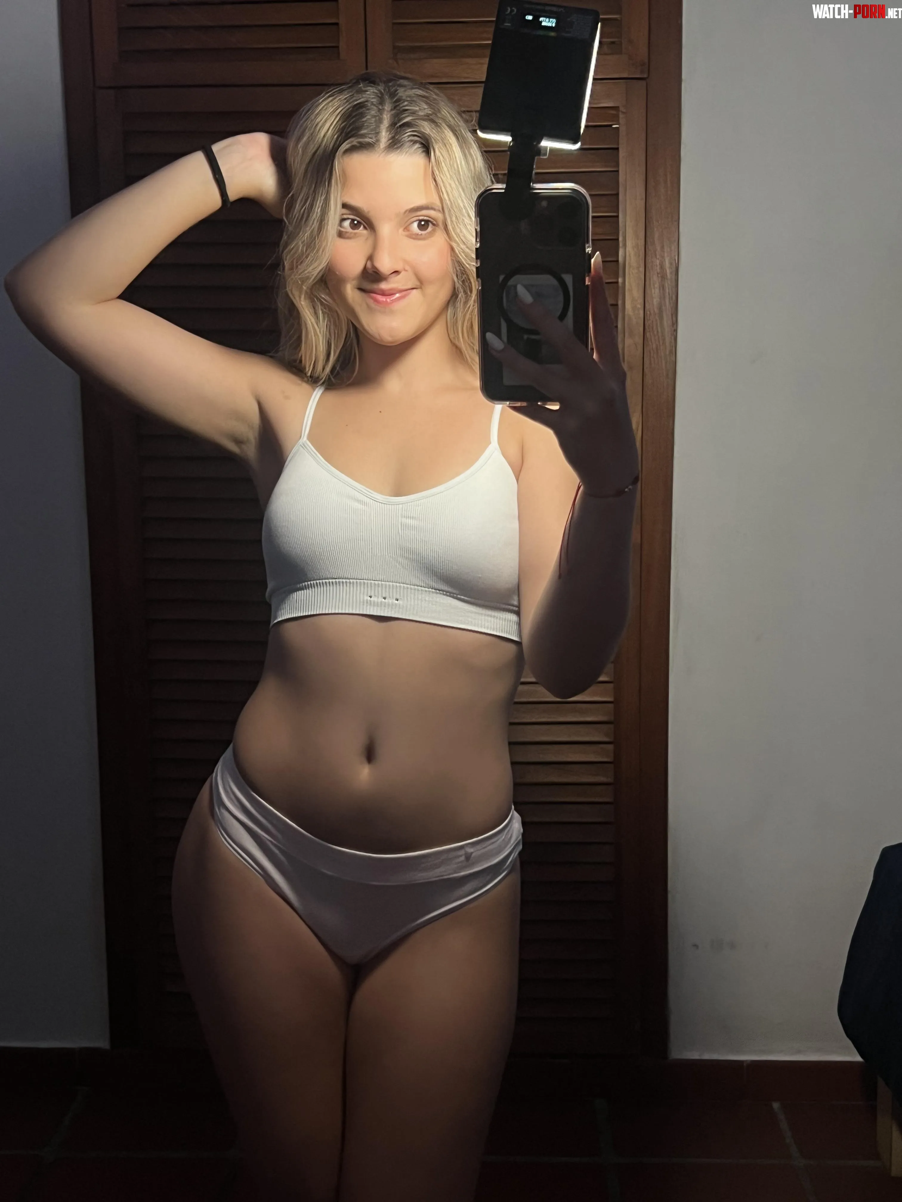 do older men like 18 yo blondes? by oreoobsessed