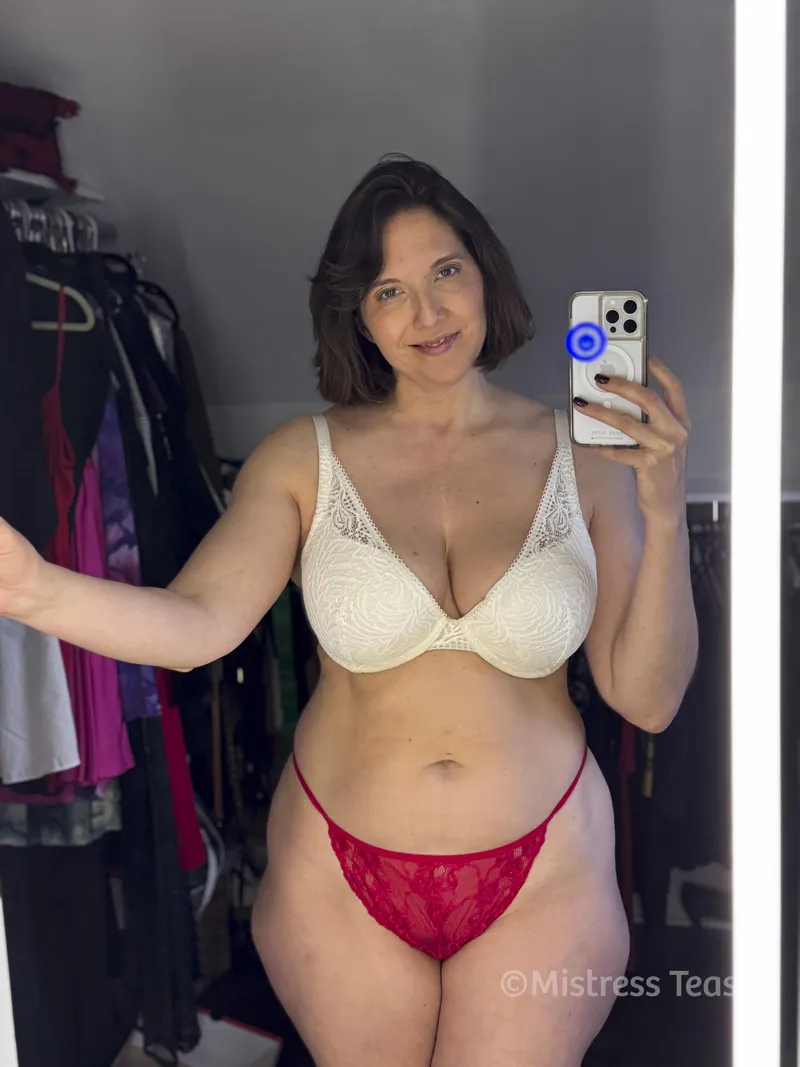Thumbnail TGIF Hints for MILFs Everywhere - mstrssts