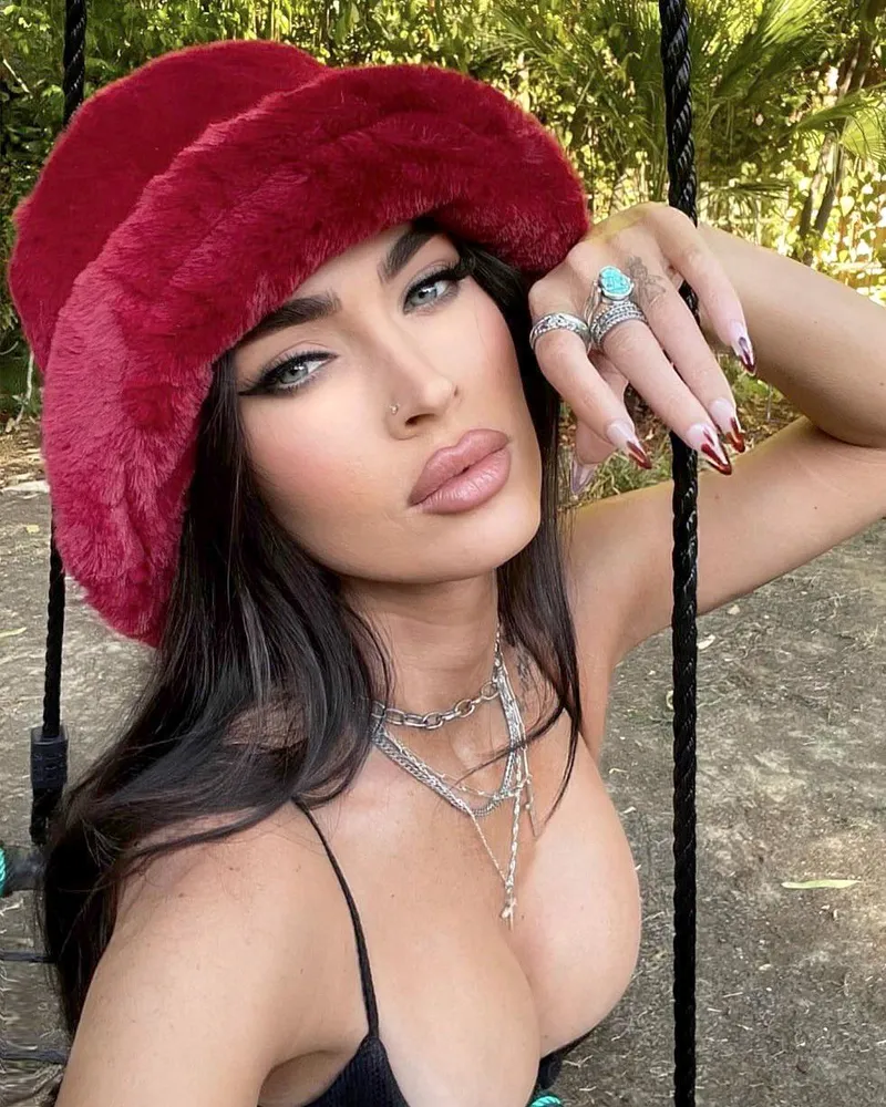 Thumbnail Megan Fox's Nail Choices by BabesWorldUK in NailFetish