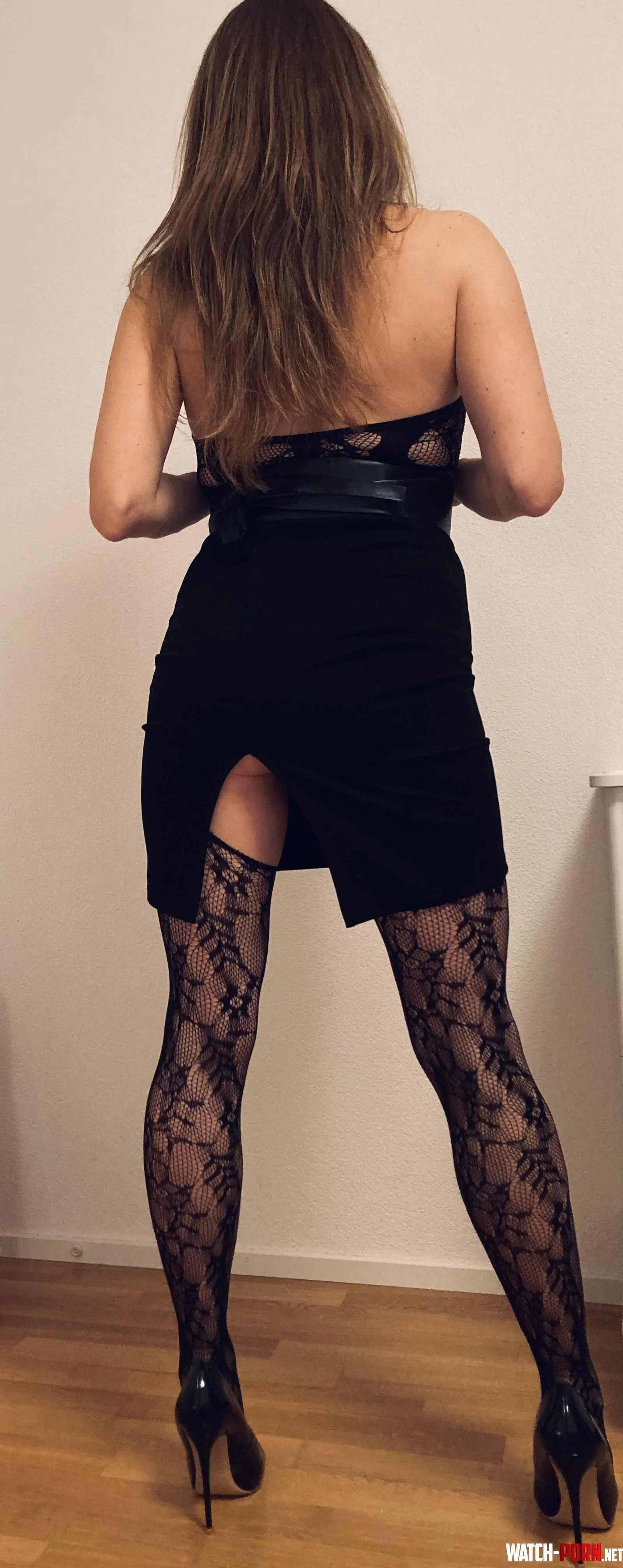 Enjoy the back side of my pencil skirt by Love_illusion31