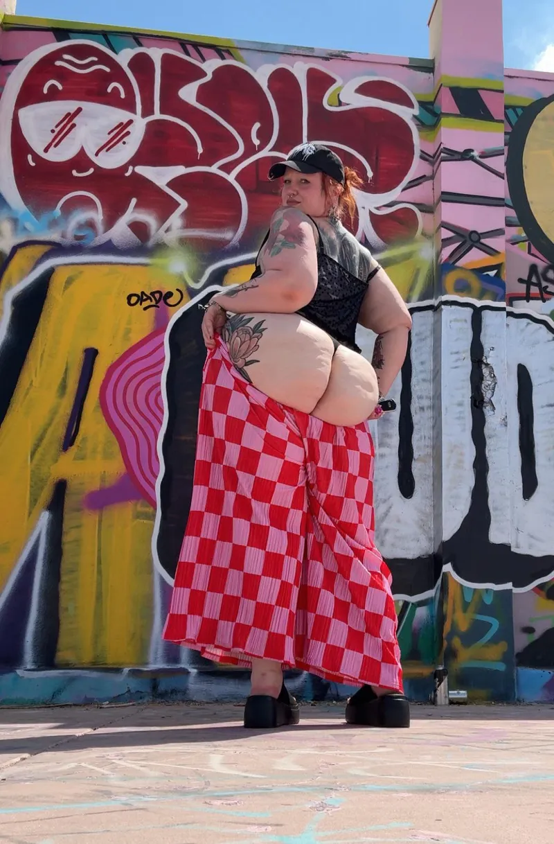 Thumbnail Caught Off Guard: Unfiltered Slight Cellulite Moment | Author: Mercilys