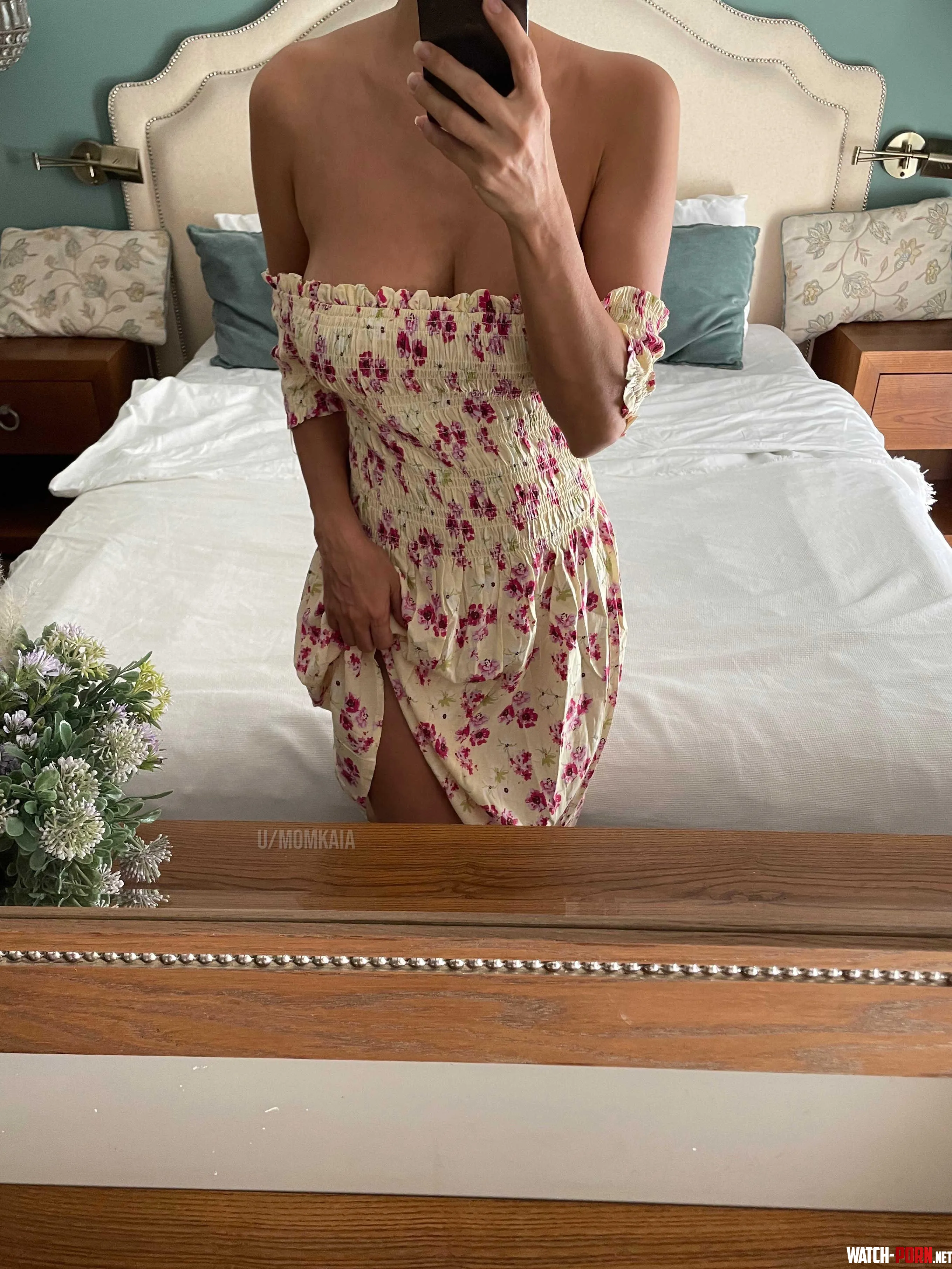 Braless is how sundress is meant to be worn by MomKaia