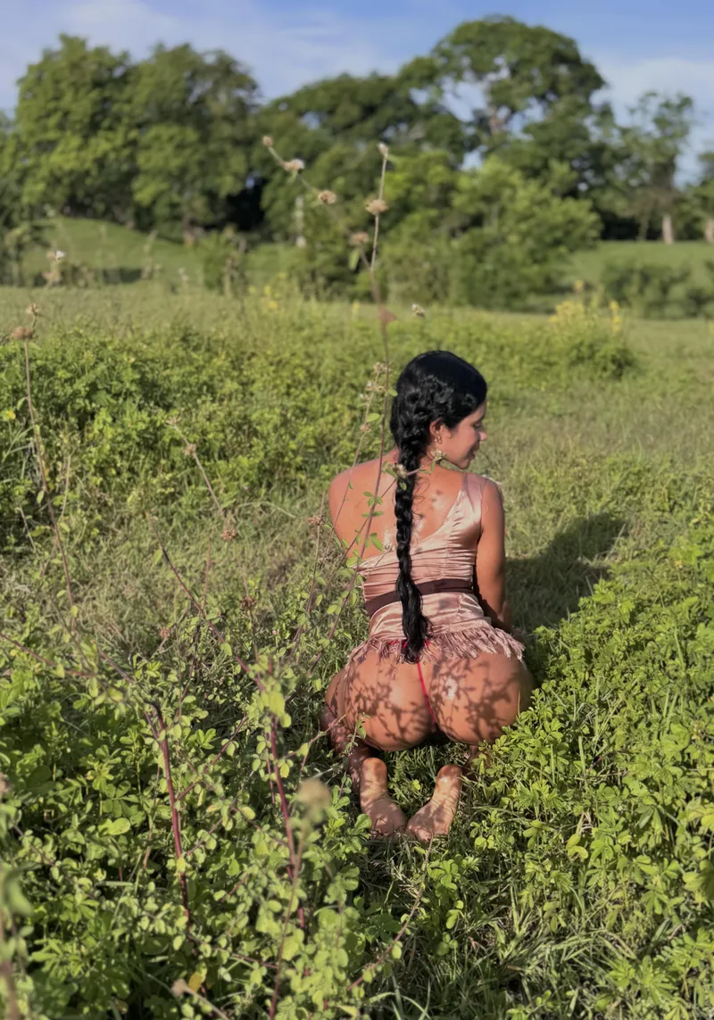 Thumbnail Pocahontas in Nature: Stunning Photoshoot | maggiemarina