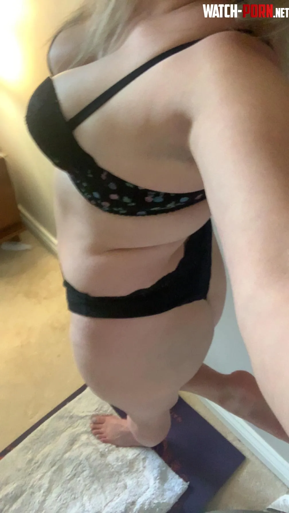 Single curvy MILF by MiaTayrr