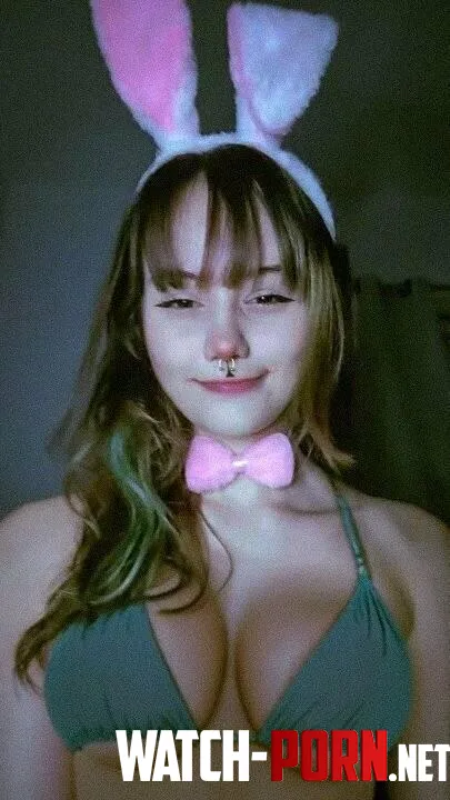 Who is she? Just yesterday I saw her on erome but today the album is deleted and I only got those images by D3SK3R